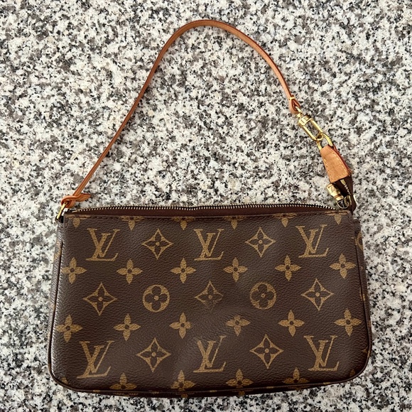 Louis Vuitton Pochette - Monogram - Picture 2 of 12